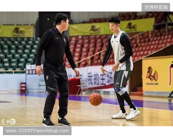 射手李京龙成为自由球员，他稳定的三分投射能力使其成为多支寻求补强外线火力球队的理想拼图